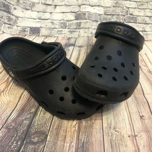 Black crocs